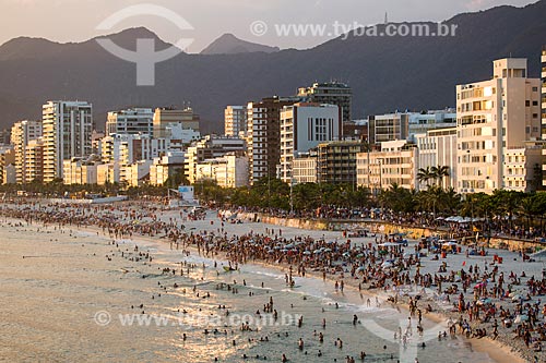  Subject: Ipanema Beach with buildings in the background / Place: Ipanema neighborhood - Rio de Janeiro city - Rio de Janeiro state (RJ) - Brazil / Date: 01/2014 