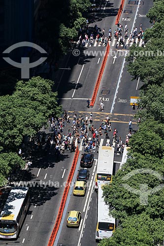  Subject: Traffic on Rio Branco Avenue / Place: City center neighborhood - Rio de Janeiro city - Rio de Janeiro state (RJ) - Brazil / Date: 03/2014 