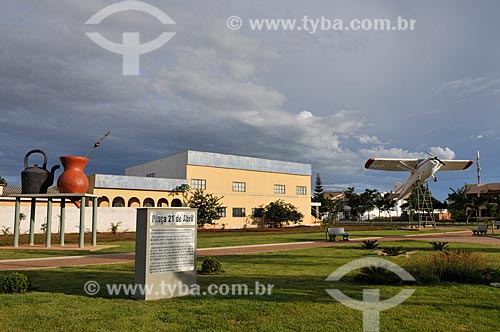  Subject: 21 de Abril Square and church of Sao Pedro Apostolo Parish / Place: Chapadao do Sul city - Mato Grosso do Sul state (MS) - Brazil / Date: 02/2014 