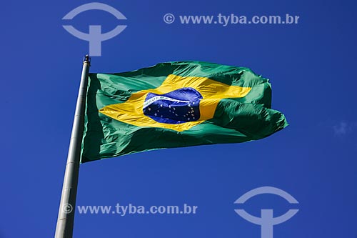  Subject: Brazilian flag - Mirante of Guia Mountain / Place: Cabo Frio city - Rio de Janeiro state (RJ) - Brazil / Date: 08/2012 
