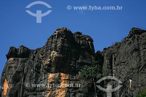  Subject: Man climbing mountain - Serra do Cipo National Park / Place: Santana do Riacho city - Minas Gerais state (MG) - Brazil / Date: 06/2009 