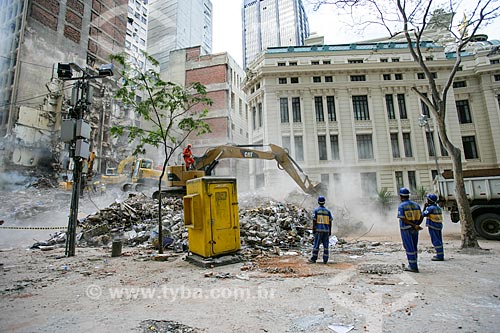  Excavators working in the rubble of buildings that collapsed in the May 13 street  - Rio de Janeiro city - Rio de Janeiro state (RJ) - Brazil