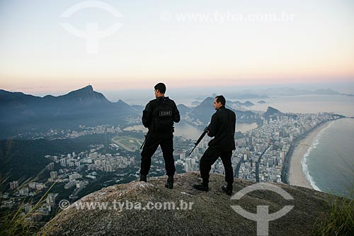  Joint exercise of the police and military forces for security of RIO + 20 conference with Ipanema neighborhood in the background  - Rio de Janeiro city - Rio de Janeiro state (RJ) - Brazil