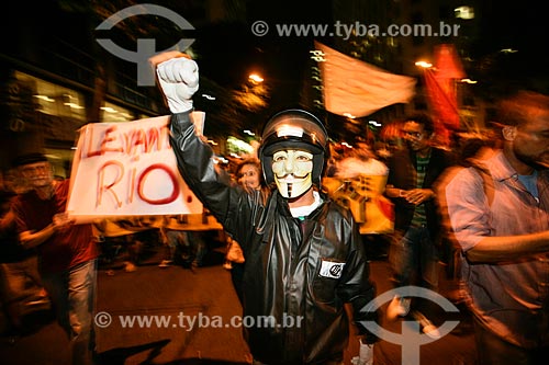  Demonstrator masked during the protest of the Free Pass Movement - mask used in the movie V for Vendetta (2006) based on the design of the character V comic book by Alan Moore and David Lloyd who in turn was inspired by the face of Guy Fawk  - Rio de Janeiro city - Rio de Janeiro state (RJ) - Brazil