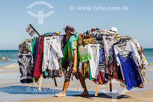  Subject: Street vendor of kanga beach - Açores Beach / Place: Pantano do Sul neighborhood - Florianopolis city - Santa Catarina state (SC) - Brazil / Date: 02/2014 