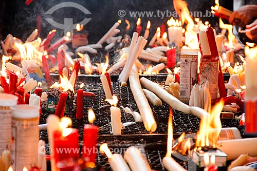 Subject: Devouts lighting candle on Sao Jorge Day - Sao Jorge Church / Place: City center neighborhood - Rio de Janeiro city - Rio de Janeiro state (RJ) - Brazil / Date: 04/2014 