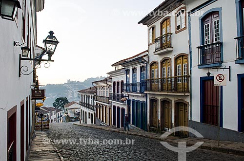  Subject: View of Claudio Manoel Street first building on the left is the Cultural Center and Tourist  System FIEMG / Place: Ouro Preto city - Minas Gerais state (MG) - Brazil / Date: 06/2012 