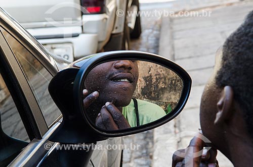  Subject: Boy looking in the rearview mirror of the car / Place: Sao Luis city - Maranhao state (MA) - Brazil / Date: 07/2012 