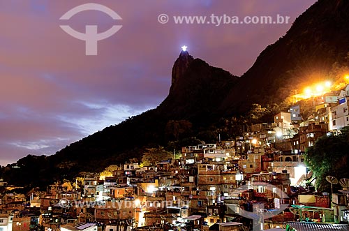  Subject: View of the Santa Marta slum with Christ Redeemer in the background / Place: Rio de Janeiro city - Rio de Janeiro state (RJ) - Brazil / Date: 09/2012 