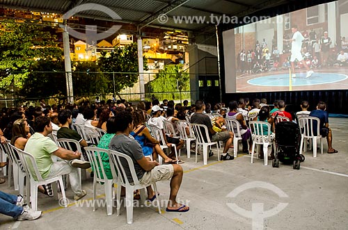  Subject: Exhibition of the film Battle of Passinho in the court Gamboa Olympic Village - Port Region / Place: Gamboa neighborhood - Rio de Janeiro city - Rio de Janeiro state (RJ) - Brazil / Date: 02/2013 