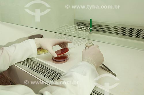  Subject: Bacteriology Laboratory of the Hospital of State Servers - one of the first public network to perform HIV testing / Place: Rio de Janeiro city - Rio de Janeiro state (RJ) - Brazil / Date: 08/2010 