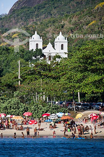  Subject: Itaipu Beach with the Sao Sebastiao de Itaipu Church (1716) in the background / Place: Itaipu neighborhood - Niteroi city - Rio de Janeiro state (RJ) - Brazil / Date: 03/2014 