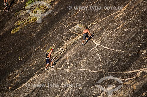  Subject: Climbing the Tucum Hill - also known as Costao de Itacoatiara - from Itacoatiara Beach / Place: Itacoatiara neighborhood - Niteroi city - Rio de Janeiro state (RJ) - Brazil / Date: 03/2014 