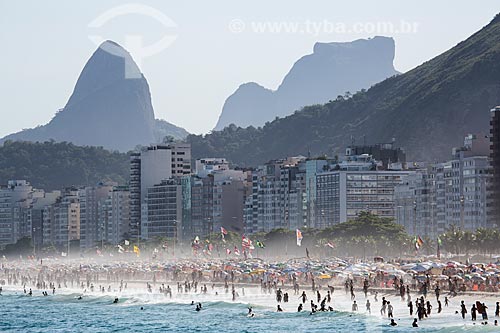  Subject: Copacabana Beach viewed from Leme Beach with the Morro Dois Irmaos (Two Brothers Mountain) and Rock of Gavea in the background / Place: Copacabana neighborhood - Rio de Janeiro city - Rio de Janeiro state (RJ) - Brazil / Date: 03/2014 