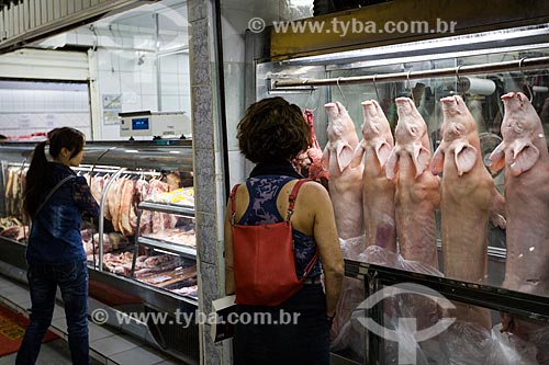  Subject: Pigs on exhibition in butcher of Goiania Municipal Market / Place: Goiania city - Goias state (GO) - Brazil / Date: 05/2014 