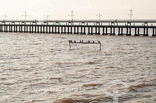 Subject: View of pipeline with Amazon River in the background / Place: Macapa city - Amapa state (AP) - Brazil / Date: 10/2010 