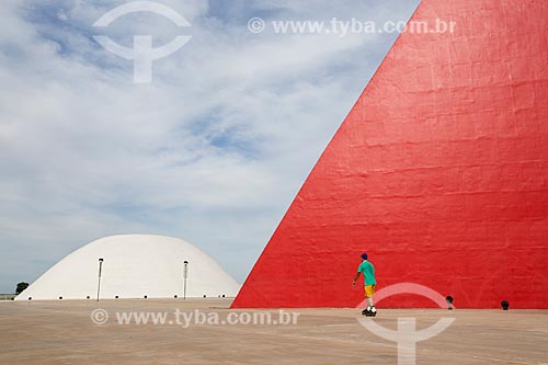  Subject: Palacio da Musica Belkiss Spenzieri (Belkiss Spenzieri Palace of Music) and Monument to Human Rights (2006) - parts of the Oscar Niemeyer Cultural Center / Place: Goiania city - Goias state (GO) - Brazil / Date: 05/2014 