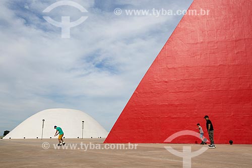  Subject: Palacio da Musica Belkiss Spenzieri (Belkiss Spenzieri Palace of Music) and Monument to Human Rights (2006) - parts of the Oscar Niemeyer Cultural Center / Place: Goiania city - Goias state (GO) - Brazil / Date: 05/2014 