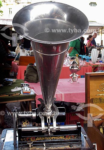  Subject: Phonograph Graphophone - Antiques Fair of Praça XV / Place: City center neighborhood - Rio de Janeiro city - Rio de Janeiro state (RJ) - Brazil / Date: 03/2012 