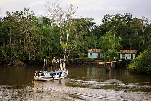  Subject: School Boat transporting students near to Breves city / Place: Breves city - Para state (PA) - Brazil / Date: 03/2014 