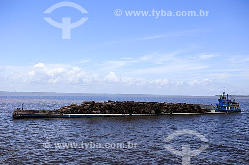  Subject: Ferry carrying wood / Place: Breves city - Para state (PA) - Brazil / Date: 03/2014 