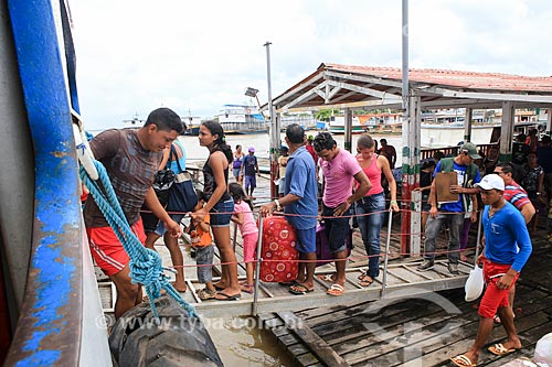  Subject: Passengers boarding - port of Almeirim city / Place: Almeirim city - Para state (PA) - Brazil / Date: 03/2014 