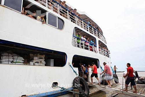  Subject: Passengers boarding - port of Almeirim city / Place: Almeirim city - Para state (PA) - Brazil / Date: 03/2014 