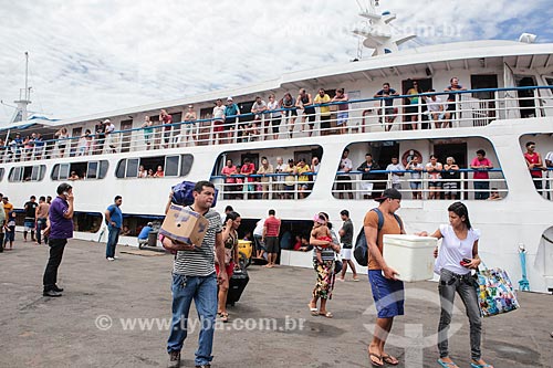  Subject: Passenger arriving - port of Itacoatiara city / Place: Itacoatiara city - Amazonas state (AM) - Brazil / Date: 03/2014 