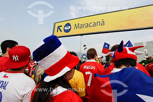  Subject: Soccer fans of Chile near to Journalist Mario Filho Stadium - also known as Maracana - coming to the match between Spain x Chile / Place: Maracana neighborhood - Rio de Janeiro city - Rio de Janeiro state (RJ) - Brazil / Date: 06/2014 