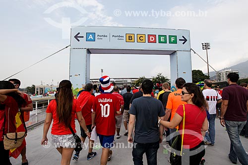  Subject: Soccer fans of Chile near to Journalist Mario Filho Stadium - also known as Maracana - coming to the match between Spain x Chile / Place: Maracana neighborhood - Rio de Janeiro city - Rio de Janeiro state (RJ) - Brazil / Date: 06/2014 