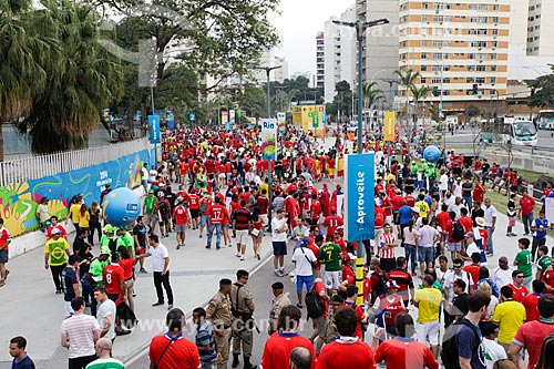  Subject: Soccer fans of Chile near to Journalist Mario Filho Stadium - also known as Maracana - coming to the match between Spain x Chile / Place: Maracana neighborhood - Rio de Janeiro city - Rio de Janeiro state (RJ) - Brazil / Date: 06/2014 