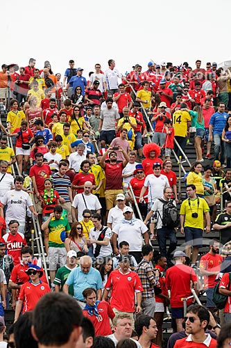  Subject: Soccer fans of Chile in provisional footbridge near to Journalist Mario Filho Stadium - also known as Maracana - coming to the match between Spain x Chile / Place: Maracana neighborhood - Rio de Janeiro city - Rio de Janeiro state (RJ) - Br 