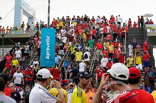  Subject: Soccer fans of Chile in provisional footbridge near to Journalist Mario Filho Stadium - also known as Maracana - coming to the match between Spain x Chile / Place: Maracana neighborhood - Rio de Janeiro city - Rio de Janeiro state (RJ) - Br 