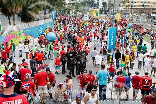  Subject: Soccer fans of Chile near to Journalist Mario Filho Stadium - also known as Maracana - coming to the match between Spain x Chile / Place: Maracana neighborhood - Rio de Janeiro city - Rio de Janeiro state (RJ) - Brazil / Date: 06/2014 