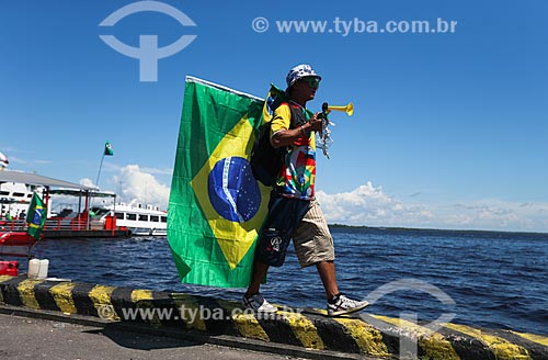  Subject: Street trader during the World Cup / Place: Manaus city - Amazonas state (AM) - Brazil / Date: 06/2014 