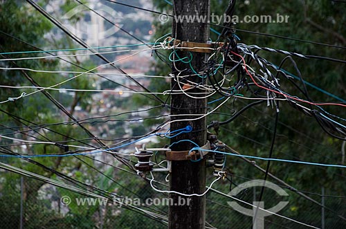  Subject: Lamppost with electric wire in Prazeres Hill / Place: Santa Teresa neighborhood - Rio de Janeiro city - Rio de Janeiro state (RJ) - Brazil / Date: 07/2013 