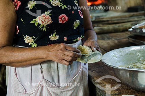  Subject: Woman preparing queijadinha (coconut candy) / Place: Sao Cristovao city - Sergipe state (SE) - Brazil / Date: 08/2013 