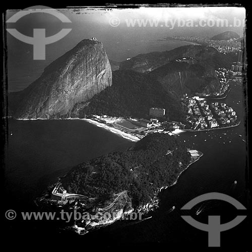  Subject: Aerial photo of Cara de Cao Mountain (Dog Face Mountain) with the Sugar Loaf in the background - picture taken with IPhone / Place: Urca neighborhood - Rio de Janeiro city - Rio de Janeiro state (RJ) - Brazil / Date: 02/2014 