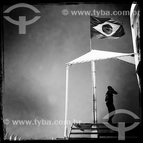  Subject: Brazilian flag hoisted in lifeguard station - picture taken with IPhone / Place: Rio de Janeiro city - Rio de Janeiro state (RJ) - Brazil / Date: 01/2012 