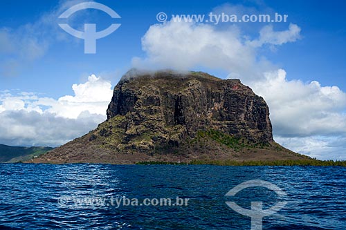  Subject: Mountain - Le Morne Brabant Peninsula / Place: Riviere Noire District - Mauritius - Africa / Date: 11/2012 