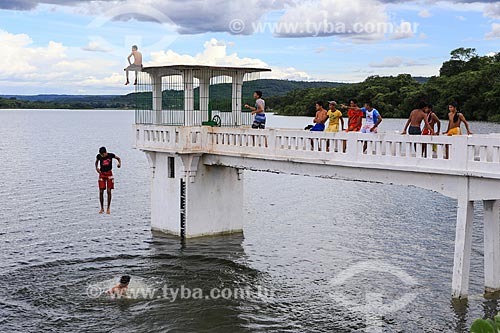  Subject: Youngs jumping to Caldeirao Dam (Cauldron Dam) / Place: Piripiri city - Piaui state (PI) - Brazil / Date: 03/2014 
