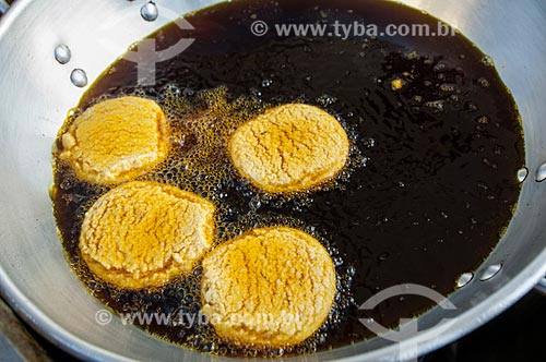  Subject: Detail of the acaraje being fried / Place: Salvador city - Bahia state (BA) - Brazil / Date: 12/2010 