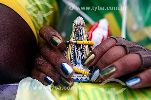 Subject: Woman holding Nossa Senhora Aparecida image - FIFA Fan Fest during the match between Brazil x Germany / Place: Copacabana neighborhood - Rio de Janeiro city - Rio de Janeiro state (RJ) - Brazil / Date: 07/2014 