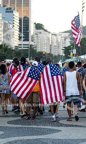  Subject: Supporters of the U.S. team on the boardwalk of Copacabana beach to watch the USA vs. Portugal match in FIFA Fan Fest - 2014 FIFA World Cup / Place: Copacabana neighborhood - Rio de Janeiro city - Rio de Janeiro state (RJ) - Brazil / Date:  