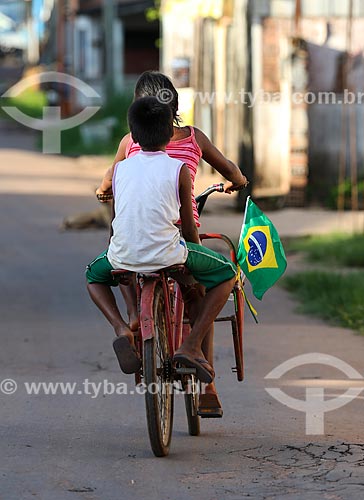  Subject: Children - decorated bicycle during World Cup of Brazil / Place: Manaus city - Amazonas state (AM) - Brazil / Date: 06/2014 
