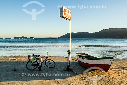  Subject: Bicycle and boat at Pantano do Sul Beach / Place: Pantano do Sul neighborhood - Florianopolis city - Santa Catarina state (SC) - Brazil / Date: 06/2014 