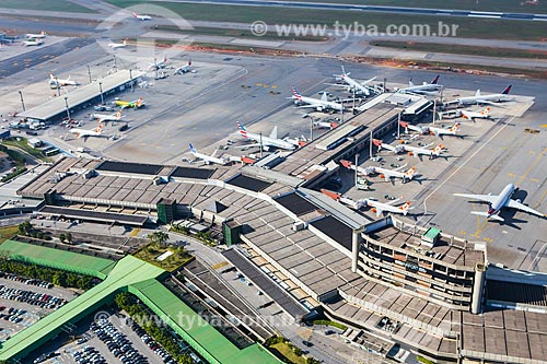  Subject: Aerial photo of terminal 2 of Sao Paulo-Guarulhos Governador Andre Franco Montoro International Airport (1985) / Place: Guarulhos city - São Paulo state (SP) - Brazil / Date: 06/2014 