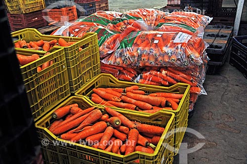  Subject: Carrots packaged for sale / Place: Tapirai city - Sao Paulo state (SP) - Brazil / Date: 04/2014 