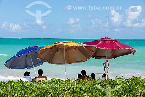 Subject: Sun umbrellas and bathers - Antunes Beach / Place: Maragogi city - Alagoas state (AL) - Brazil / Date: 01/2014 