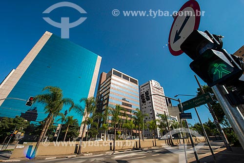  Subject: Crosswalk of Santo Amaro Avenue - near to Juscelino Kubitschek Avenue / Place: Itaim Bibi neighborhood - Sao Paulo city - Sao Paulo state (SP) - Brazil / Date: 03/2014 